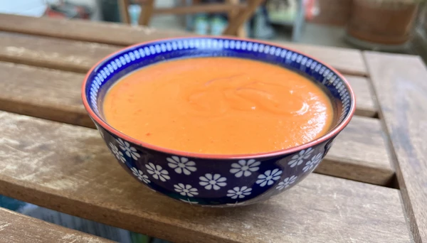 Schale mit Gazpacho