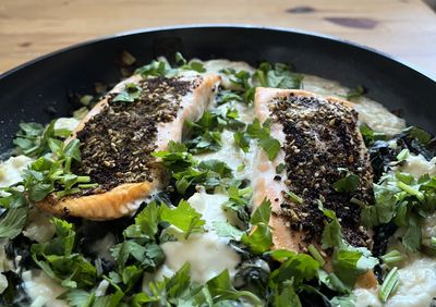 Lachs mit Za'atar und Tahina aus dem Ofen nach Yotam Ottolenghi