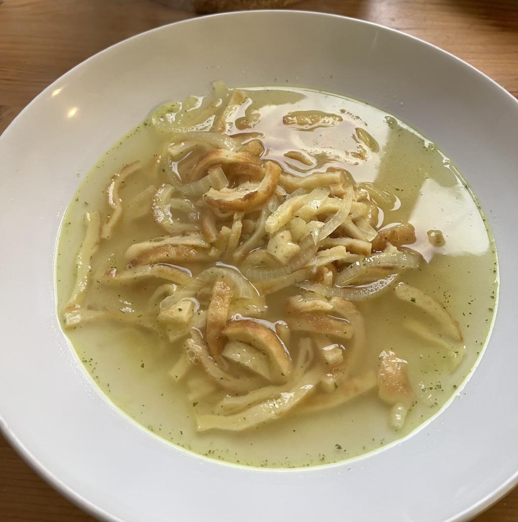 Schwäbische Flädlesuppe · Klimafreundlicher Kochen 🥕